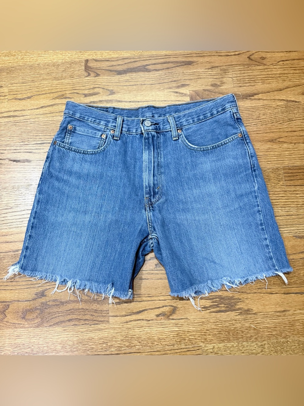 Levi's 469 Loose Fit Cut Off Jean Shorts Mens 34 Medium Wash Frayed Hem Jorts